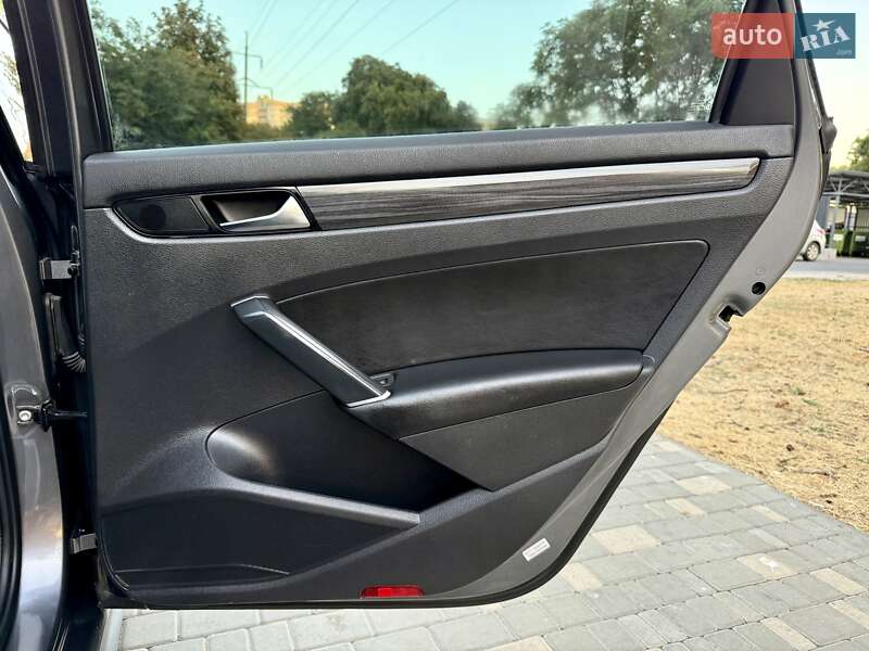 Седан Volkswagen Passat 2020 в Одессе