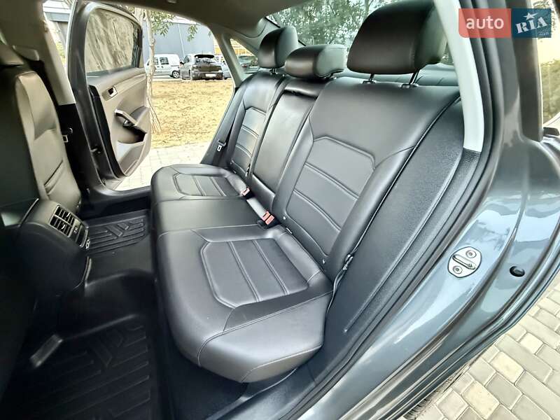 Седан Volkswagen Passat 2020 в Одессе
