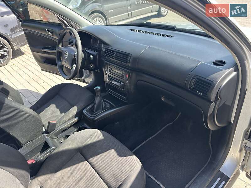 Універсал Volkswagen Passat 2001 в Рівному