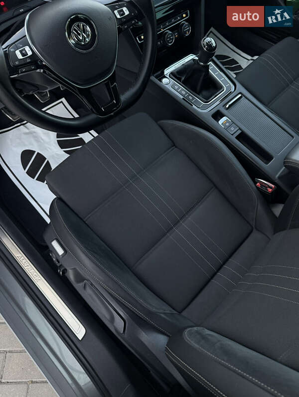 Универсал Volkswagen Passat 2017 в Житомире фото 37 Универсал Volkswagen Passat 2017 в Житомире