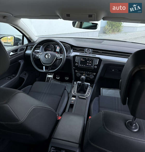 Универсал Volkswagen Passat 2017 в Житомире фото 41 Универсал Volkswagen Passat 2017 в Житомире