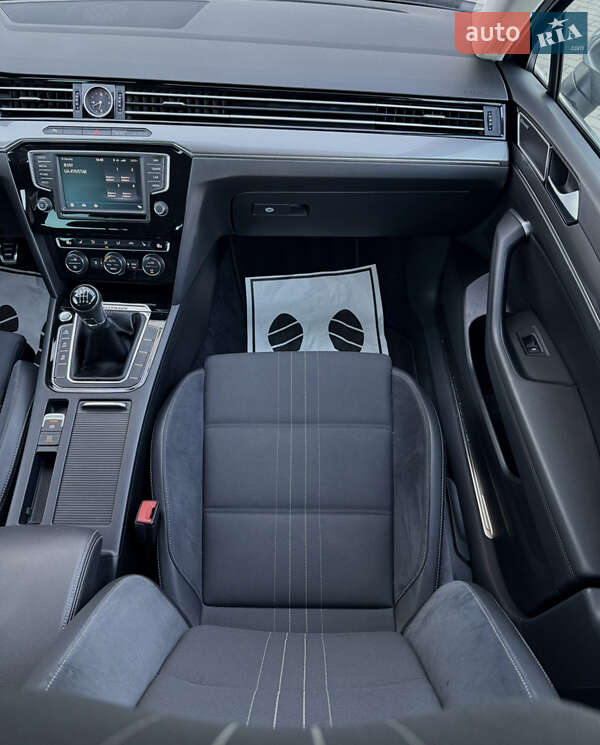 Универсал Volkswagen Passat 2017 в Житомире фото 59 Универсал Volkswagen Passat 2017 в Житомире