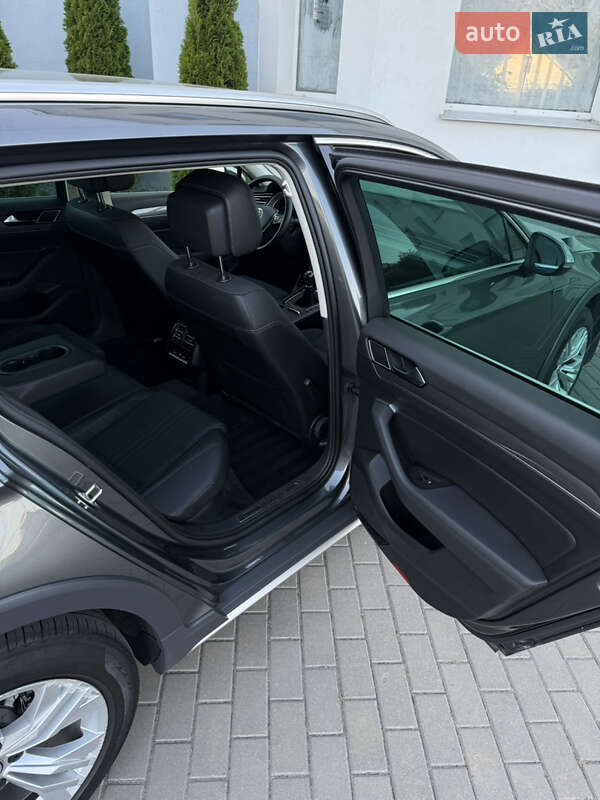 Универсал Volkswagen Passat 2017 в Житомире фото 61 Универсал Volkswagen Passat 2017 в Житомире