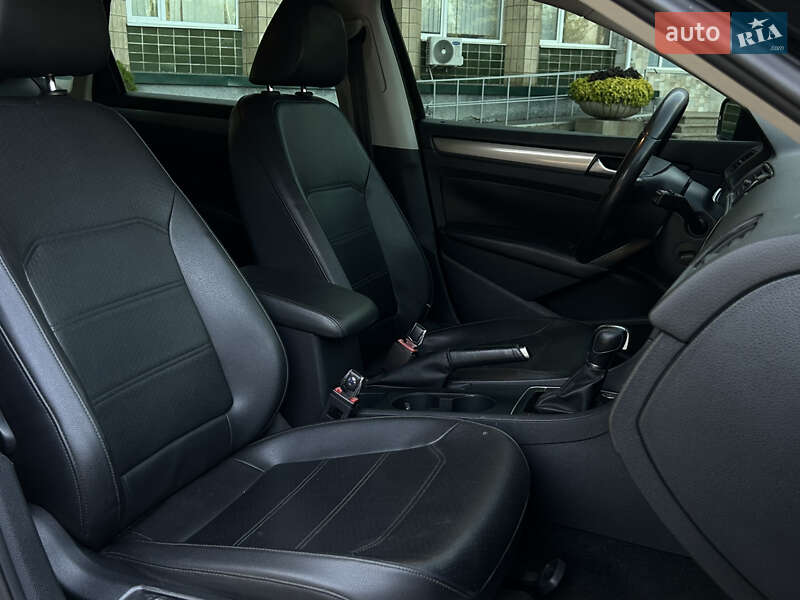 Седан Volkswagen Passat 2015 в Николаеве