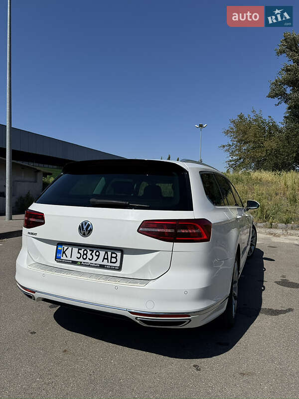 Универсал Volkswagen Passat 2018 в Киеве