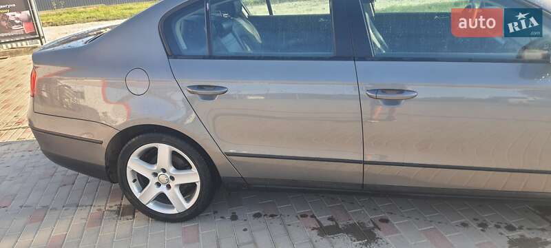 Седан Volkswagen Passat 2005 в Городенке