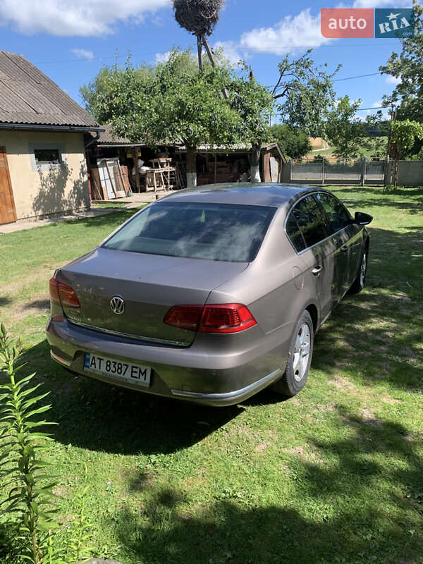 Седан Volkswagen Passat 2011 в Ивано-Франковске