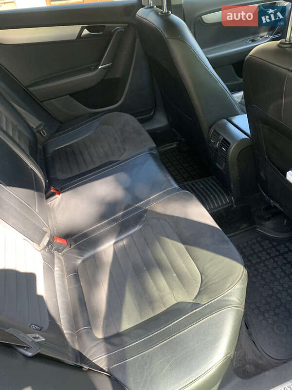 Седан Volkswagen Passat 2011 в Ивано-Франковске