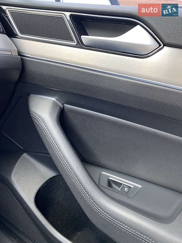 Седан Volkswagen Passat 2015 в Одессе