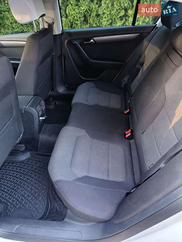 Седан Volkswagen Passat 2011 в Лохвице
