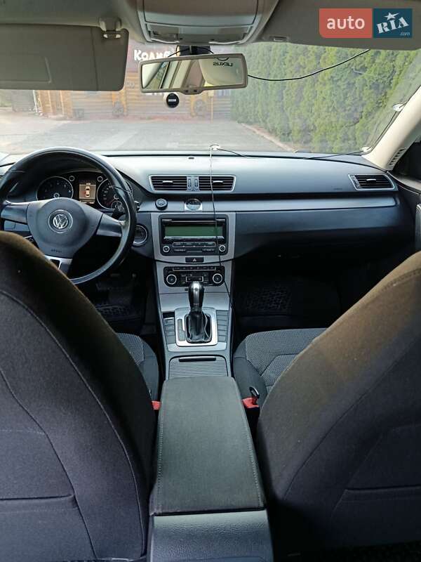 Седан Volkswagen Passat 2011 в Лохвице