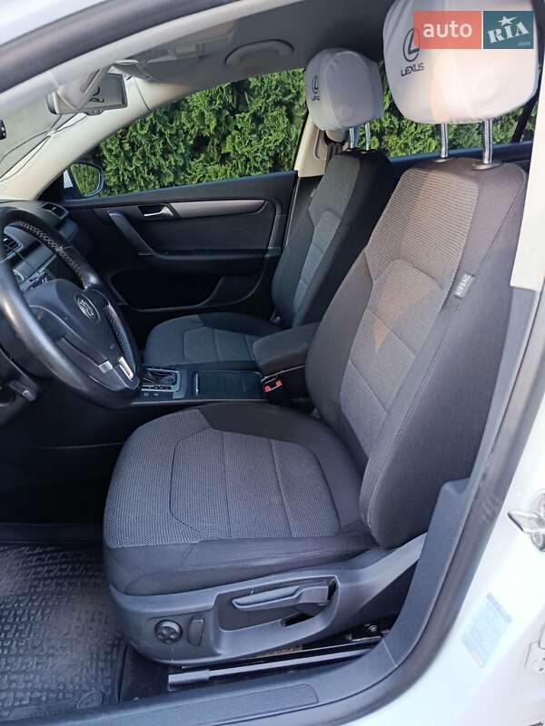 Седан Volkswagen Passat 2011 в Лохвице