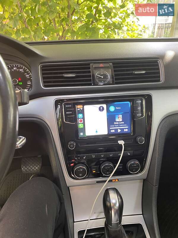 Седан Volkswagen Passat 2013 в Киеве