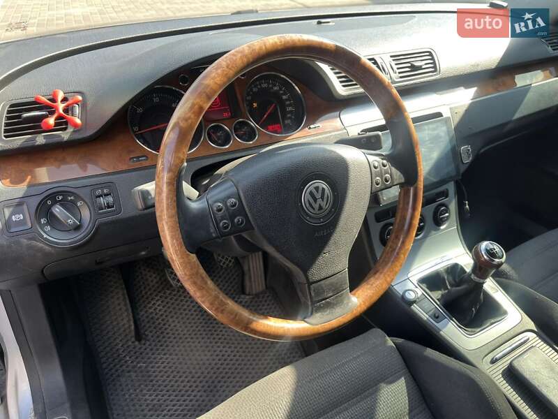 Седан Volkswagen Passat 2005 в Смеле