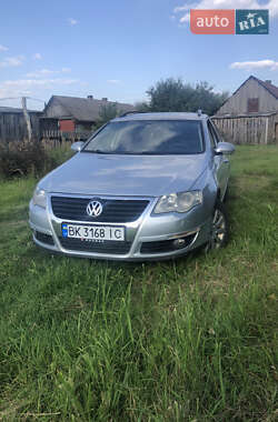 Універсал Volkswagen Passat 2006 в Сарнах