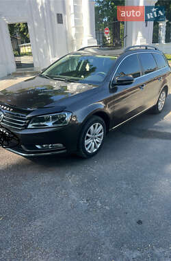 Універсал Volkswagen Passat 2011 в Старому Вишнівці