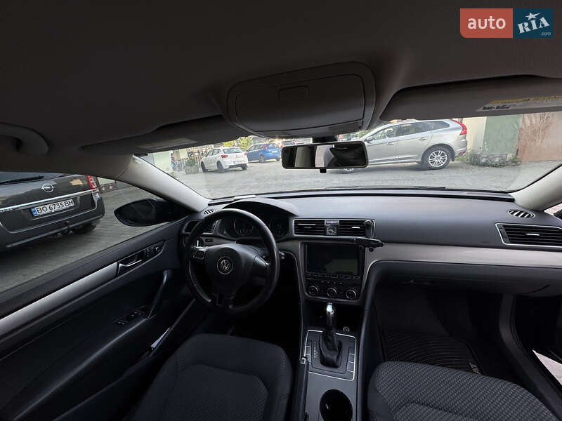 Седан Volkswagen Passat 2011 в Івано-Франківську