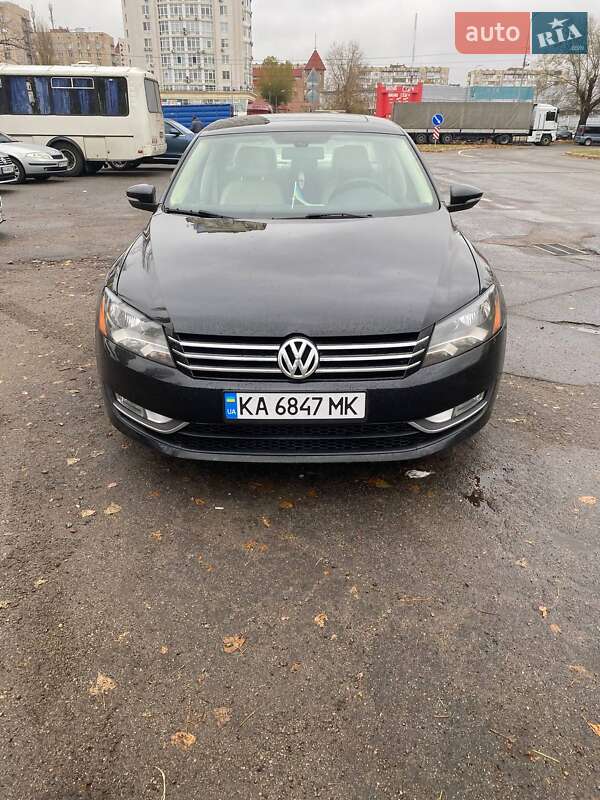 Седан Volkswagen Passat 2012 в Киеве