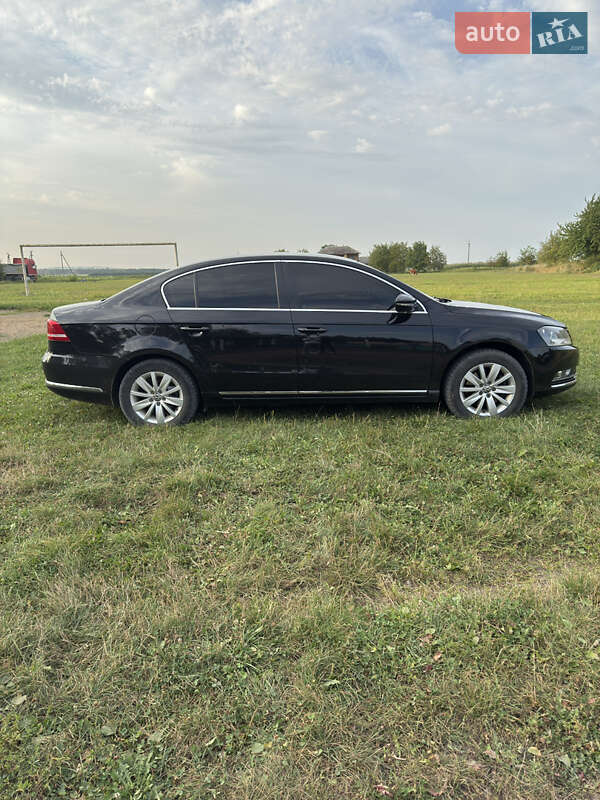 Седан Volkswagen Passat 2011 в Вижнице