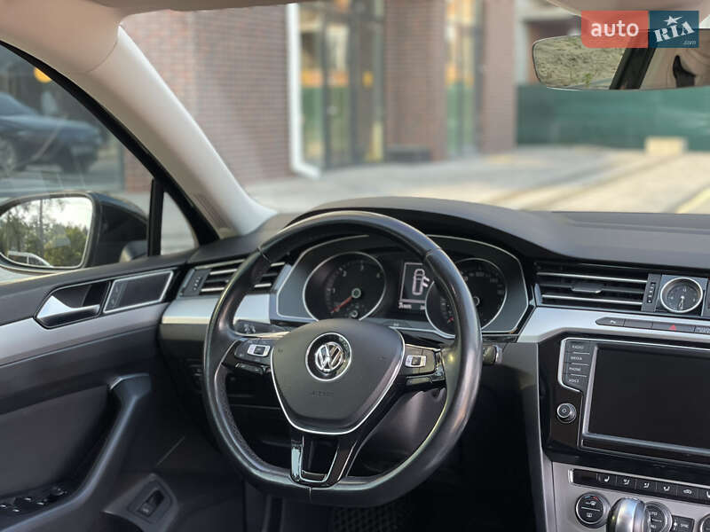 Универсал Volkswagen Passat 2016 в Староконстантинове