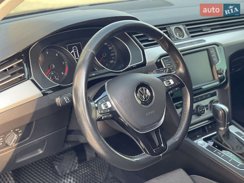 Универсал Volkswagen Passat 2016 в Староконстантинове