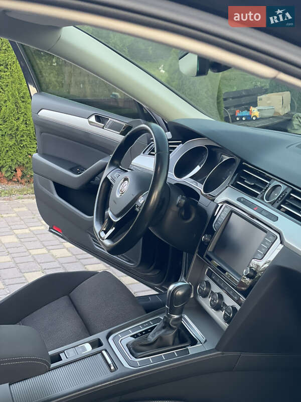Универсал Volkswagen Passat 2016 в Староконстантинове