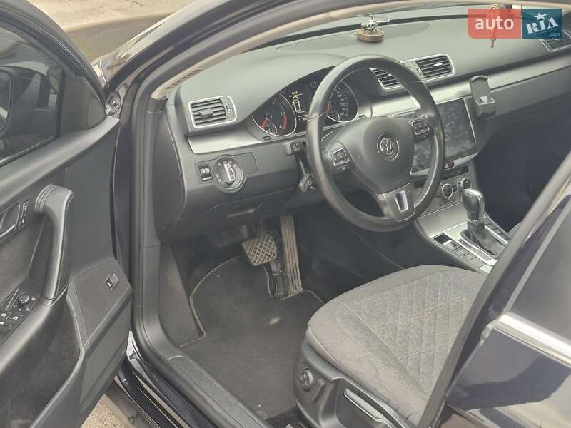 Универсал Volkswagen Passat 2013 в Хмельницком