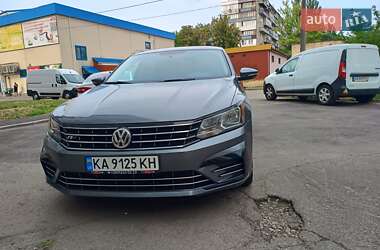 Седан Volkswagen Passat 2017 в Києві