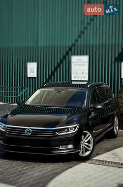Універсал Volkswagen Passat 2018 в Чернівцях