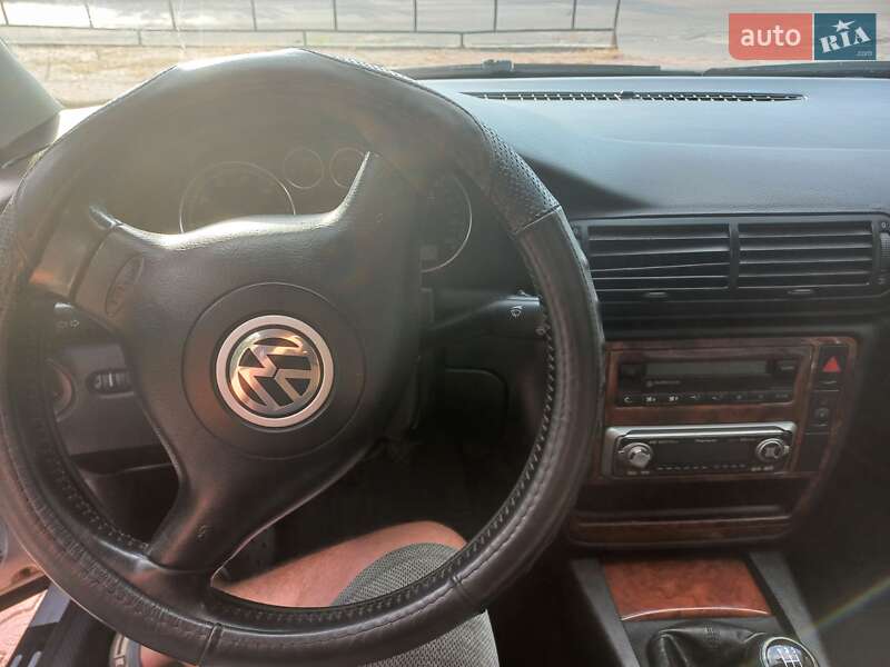 Седан Volkswagen Passat 2002 в Бердичеве