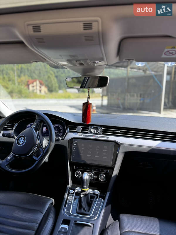 Універсал Volkswagen Passat 2014 в Івано-Франківську