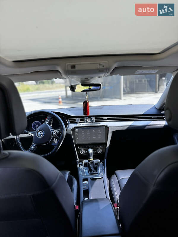 Універсал Volkswagen Passat 2014 в Івано-Франківську