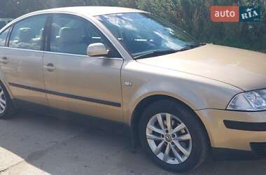 Седан Volkswagen Passat 2002 в Луцьку