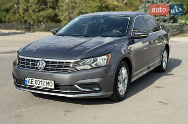 Седан Volkswagen Passat 2015 в Новомосковську