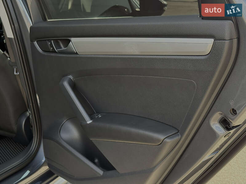 Седан Volkswagen Passat 2015 в Новомосковске