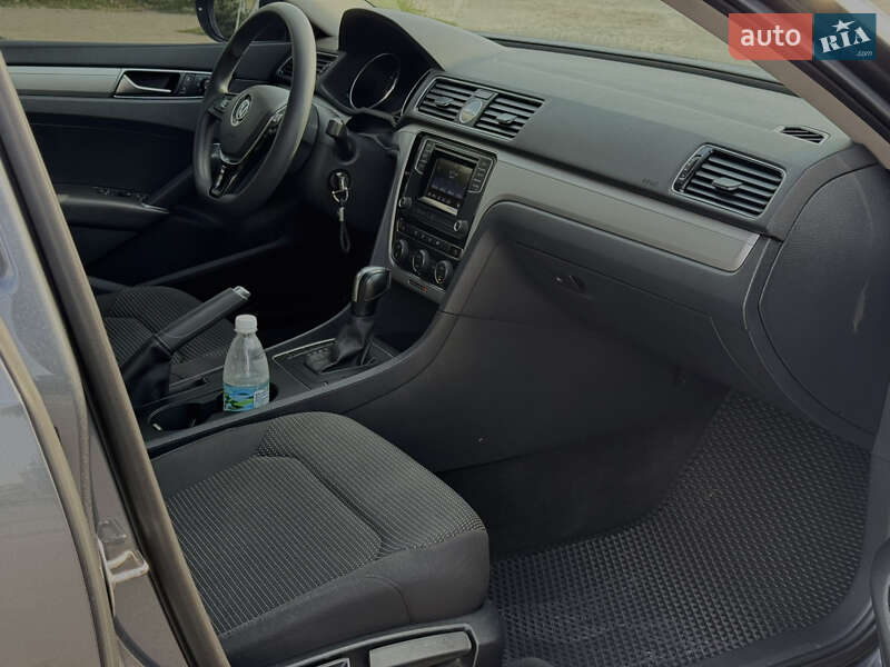 Седан Volkswagen Passat 2015 в Новомосковске