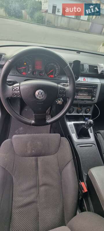 Седан Volkswagen Passat 2006 в Мукачевому