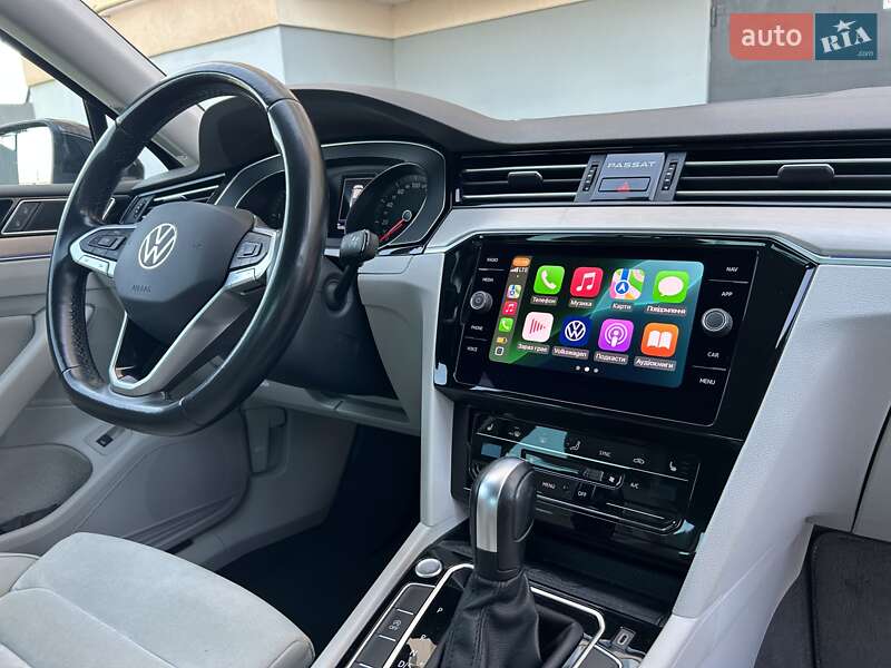 Седан Volkswagen Passat 2020 в Львове