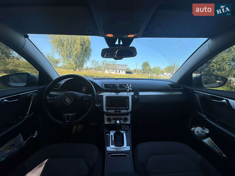 Универсал Volkswagen Passat 2012 в Житомире