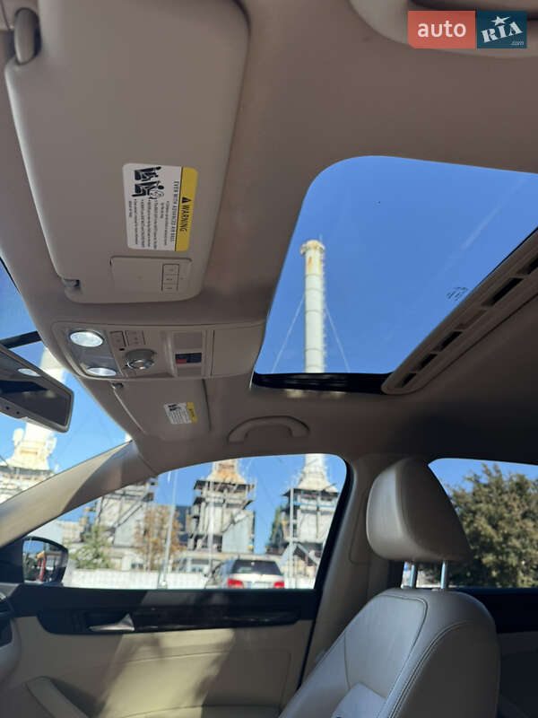 Седан Volkswagen Passat 2014 в Киеве