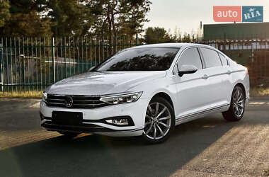 Седан Volkswagen Passat 2020 в Львове