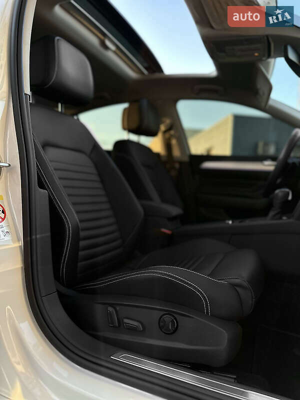 Седан Volkswagen Passat 2020 в Львове