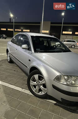 Седан Volkswagen Passat 2001 в Черкасах