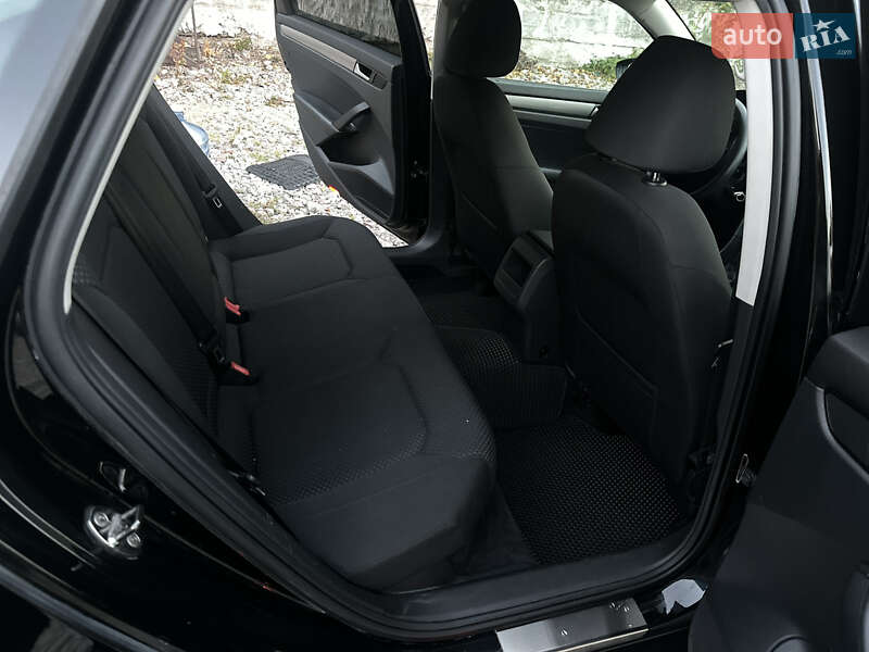 Седан Volkswagen Passat 2012 в Києві