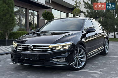 Седан Volkswagen Passat 2020 в Ужгороді