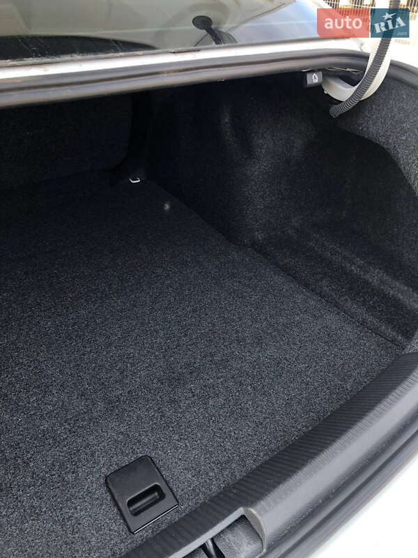 Седан Volkswagen Passat 2017 в Виннице