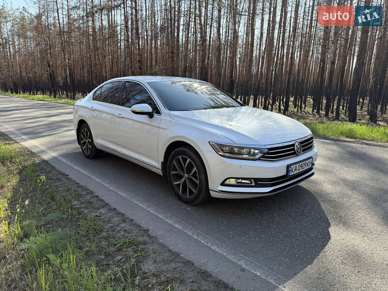Седан Volkswagen Passat 2018 в Киеве