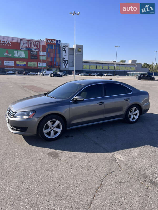 Седан Volkswagen Passat 2012 в Харкові