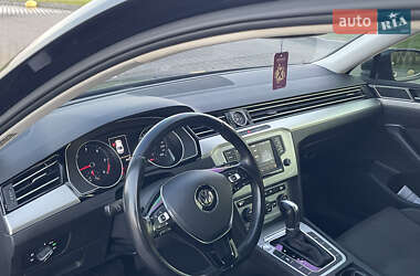 Седан Volkswagen Passat 2015 в 
