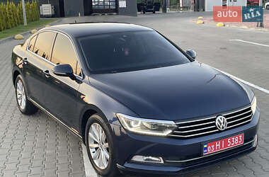 Седан Volkswagen Passat 2015 в 